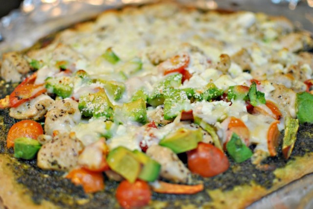 avocado pesto pizza with chicken