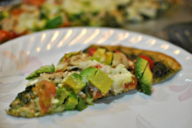 pesto pizza with chicken