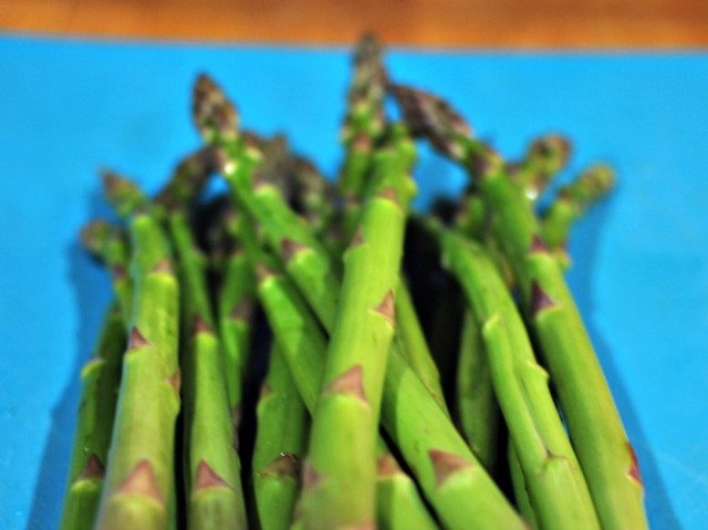 Easy steamed asparagus via Becky's Best Bites.