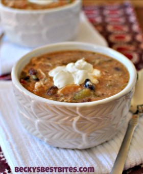 Skinny Slow Cooker Chicken Enchilada Soup has all the flavor of that comfort food favorite but none of the guilt!