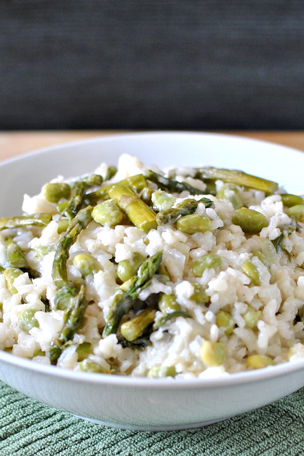 Spring Risotto with Fresh Asparagus and Edamame is a fresh and healthy version of a risotto. No butter, cream cheese or heavy cream here, but full of flavor! | beckysbestbites.com