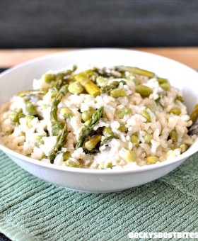 Spring Risotto with Fresh Asparagus and Edamame is a fresh and healthy version of a risotto. No butter, cream cheese or heavy cream here, but full of flavor! | beckysbestbites.com