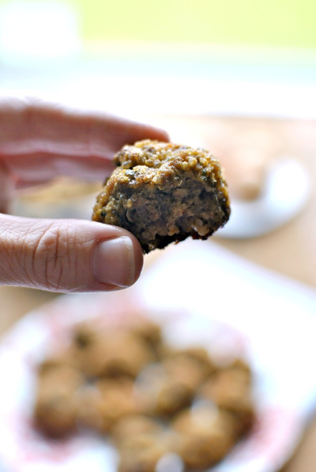 Quinoa Meatballs Baby Finger Food. The goodness of quinoa in a bite-sized snack. Toddler and kid approved. beckysbestbites.com