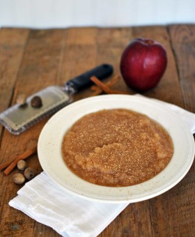 Best Homemade Slow Cooker Applesauce is an easy and simple recipe combining flavors like fresh apples, cinnamon, nutmeg & Madagascar vanilla extract. Becky's Best Bites