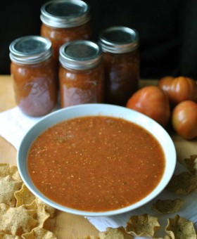 Homemade Roasted Tomato Salsa is the perfect way to use up extra tomatoes that you might have from a tomato plant that is having a party on the vine or if the farmer's market has an awesome deal on ripe tomatoes. It is also perfect for a game day spread. Can the extras so you always have salsa on-hand and enjoy homemade, fresh salsa all year-long. | Becky's Best Bites