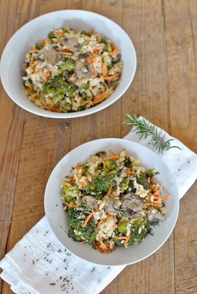 Rosemary Risotto with Mushrooms and Fresh Veggies is perfect as a tasty and healthy side dish | BeckysBestBites.com