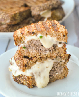 Jalapeño Popper Patty Melt feature jalapenos, cream cheese, greek yogurt, parmesan cheese, whole grain bread, beef & melty cheese for a quick lunch or dinner recipe that guys on the go can enjoy! | beckysbestbites.com