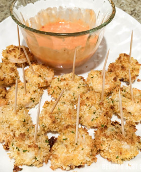 Baked Bang Bang Shrimp is a healthier version of the popular restaurant appetizer. Try this spicy shrimp with a crispy panko breadcrumb crust appetizer recipe for your next game day spread! | beckysbestbites.com