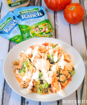 Ranch Buffalo Chicken Pasta with Broccoli is a quick, easy & healthy dinner recipe that the whole family will enjoy! Whole grains, veggies and lean protein combine for a dinner you can be proud of!! | beckysbestbites.com #HiddenValley #Ad