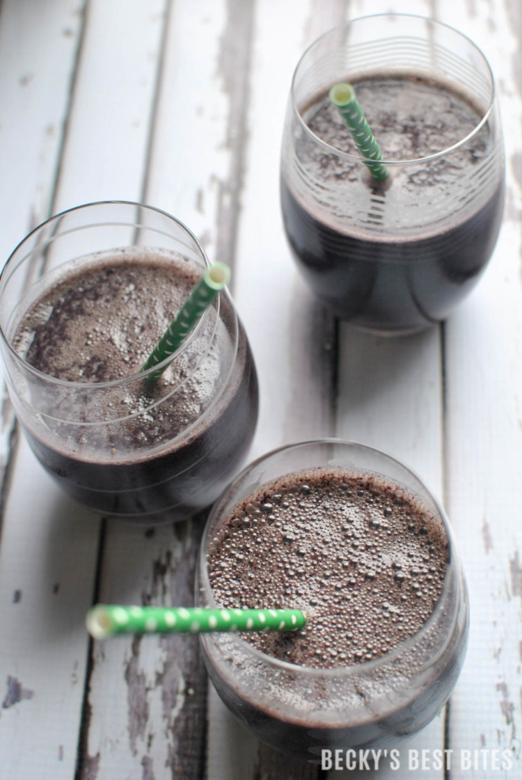 Berry Good Green Smoothie | beckysbestbites.com