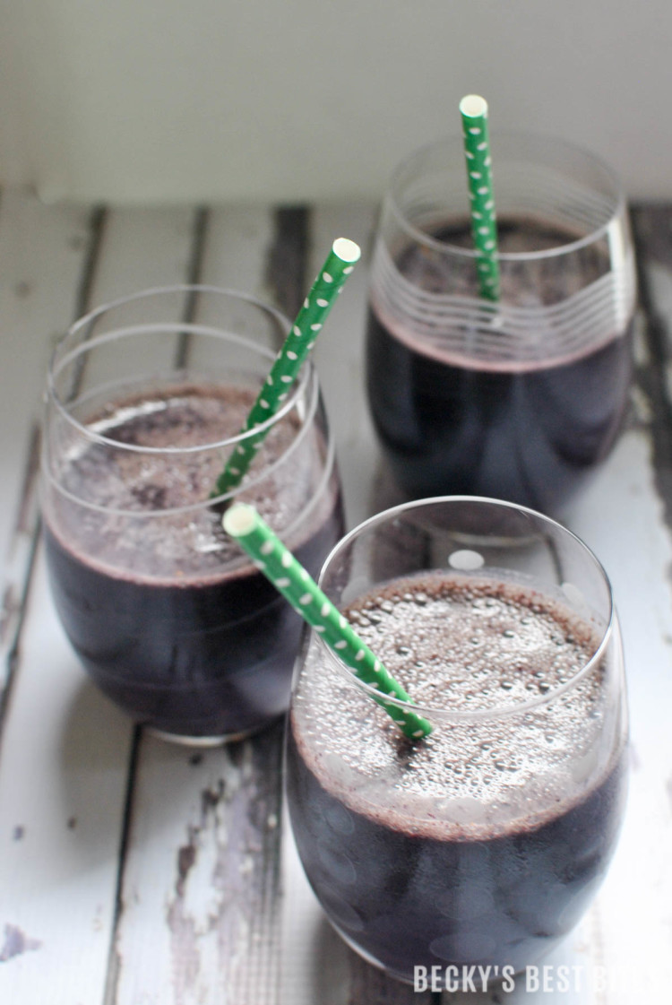 Berry Good Green Smoothie | beckysbestbites.com