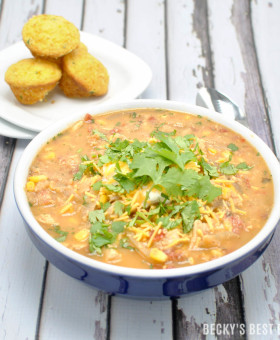 30 Minute White Chicken Chili is packed with lean chicken breast, beans, corn, tomatoes, green chilis, smoky spices and fresh cilantro for any game day spread and perfect for the coldest of winter nights! | beckysbestbites.com