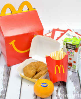 Happy Family Moments enabled by Happy Meals and Cuties. Parents can feel good about the fresh food choices, like Cuties now available at McDonalds. | beckysbestbites.com