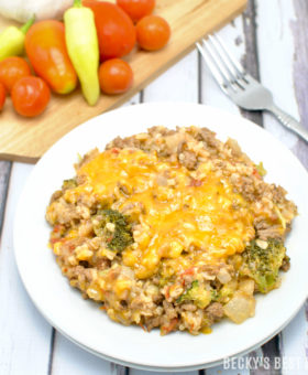 Cheesy Burger Skillet with Fresh Tomatoes, Broccoli and Rice is a healthy & easy one-pot weekday dinner recipe that is ready in 30 minutes or less. A new family meal favorite that includes fresh veggies and brown rice so you can feel good about serving it and the kiddos will love it!| beckysbestbites.com