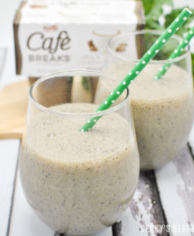 Green Berry Mocha Pudding Smoothie is an easy and healthy on the go breakfast recipe! It's made with Café Breaks pudding cups and helps you to help reclaim 5 minutes of quiet time during your crazy days! #LoveCafeBreaks #ad @cafe_breaks | beckysbestbites.com