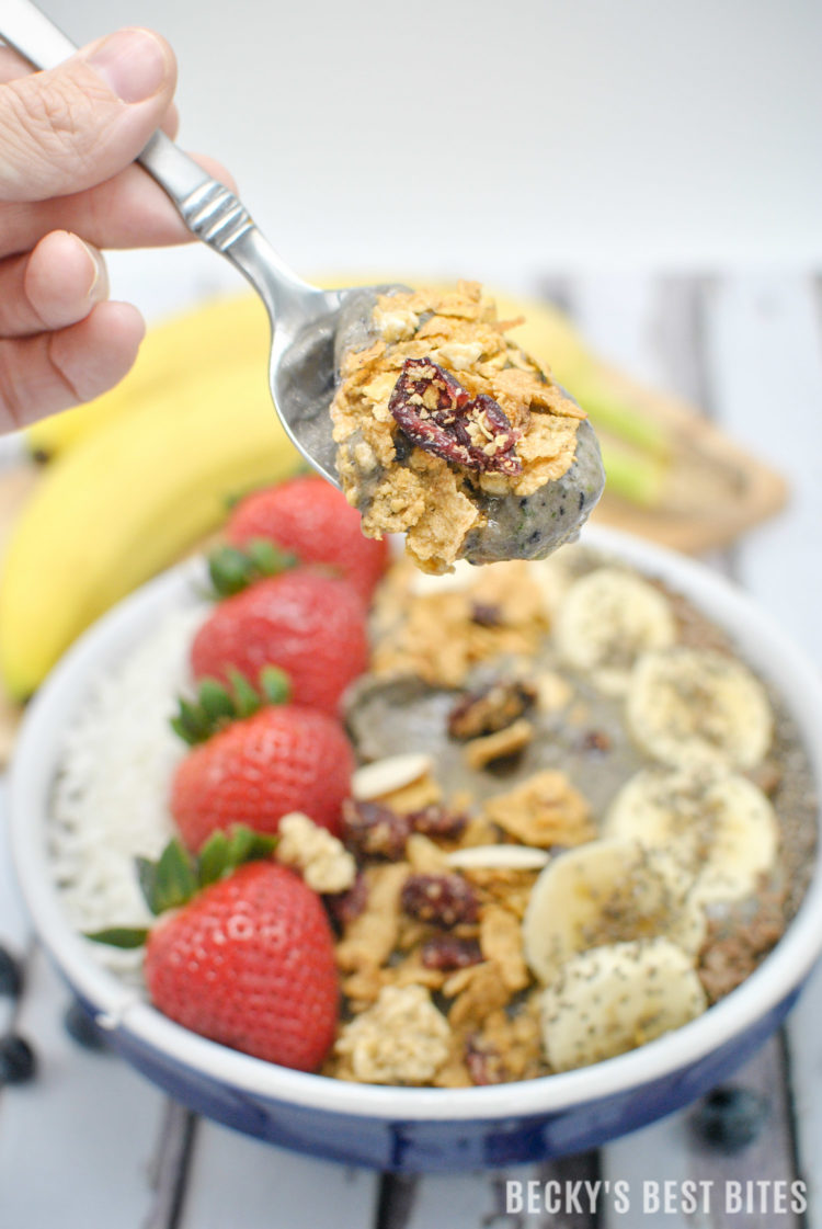 Super Healthy Berry Smoothie Bowl