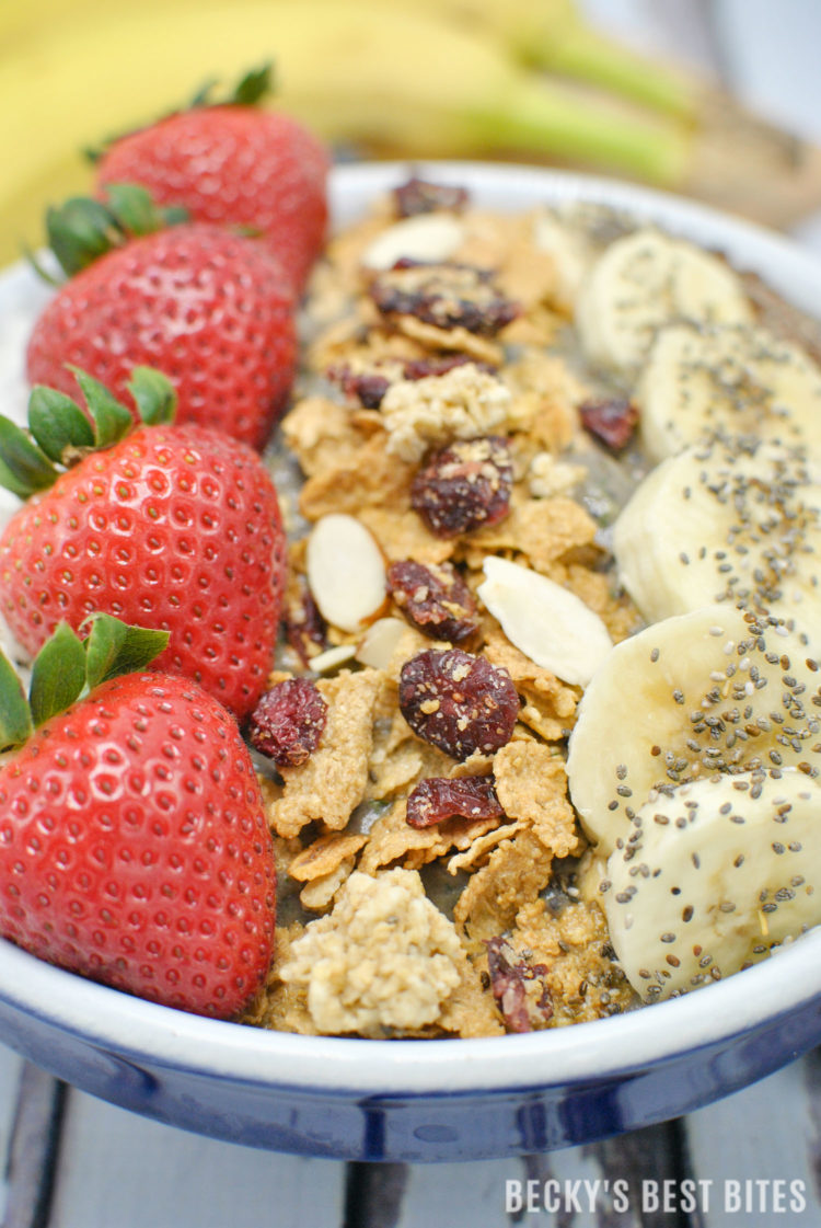 Super Healthy Berry Smoothie Bowl