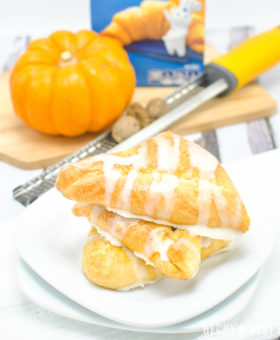 #ad Creamy Baked Pumpkin Pie Empanadas is healthier and easy dessert recipe perfect for Holiday entertaining made with a trusted brand, Pillsbury Crescent Rolls. They are mini kid-approved treats with all the flavors of the fall season and pumpkin pie while saving time to spend with family. #ItsBakingSeason | beckysbestbites.com