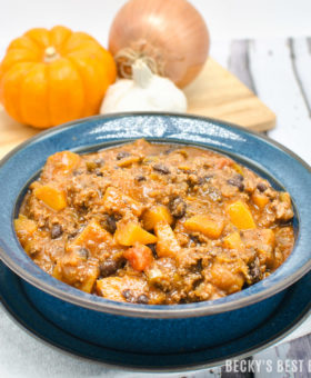 Hub's Butternut Squash, Black Bean and Beef Chili is a healthy and comforting fall soup recipe. It makes for a dinner packed with fiber, nutrients & spices to warm you from inside out on any chilly evening! | beckysbestbites.com