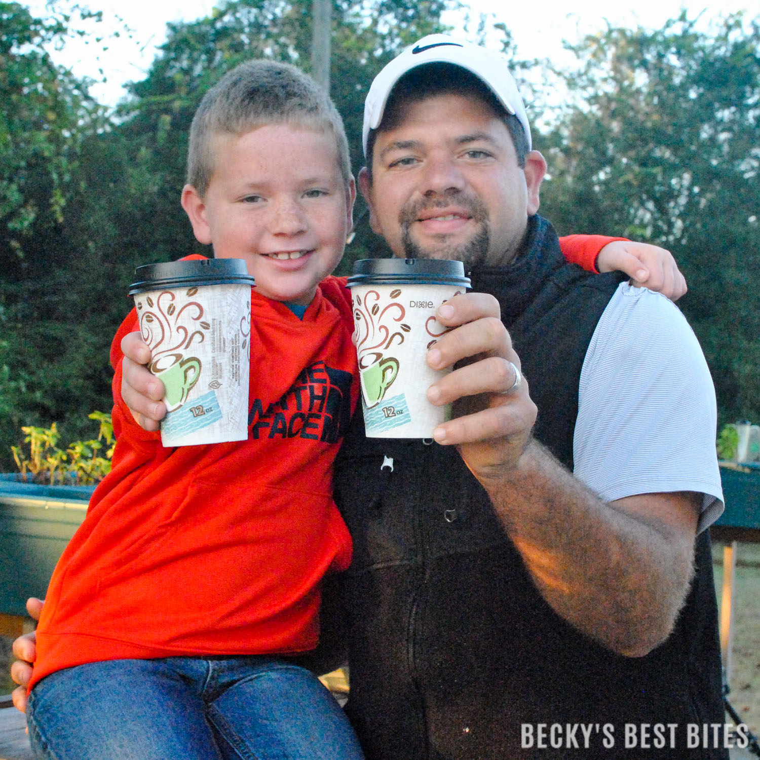 Stress Less Crush the Holidays with Dixie® To Go! Enjoy your hot beverages confidently with no effort, no clean up and no worries! More time to focus on the things that matter like celebrating this holiday season with friends, family and loved ones!! #CupForCrushingIt #ad | beckysbestbites.com