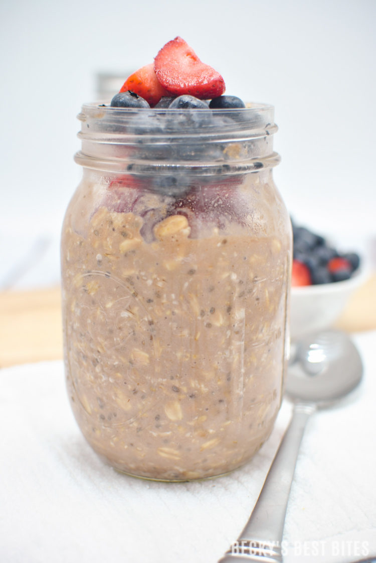 Berry Chocolate Protein Overnight Oats is a quick, easy & healthy breakfast recipe! Flexible, filling & portable, the options are endless for this on-the-go meal idea!! | beckysbestbites.com