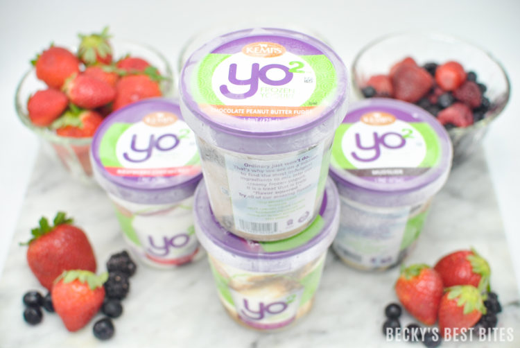 Kemps Yo² Frozen Yogurt Swirl Sandwiches are a fun and delicious way to indulge and treat yourself while not feeling guilty! Kemps Yo² has a clean label: NO high fructose corn syrup, NO artificial flavors, and NO artificial growth hormones! #ad #Yo2 #ItsTheCows | beckysbestbites.com