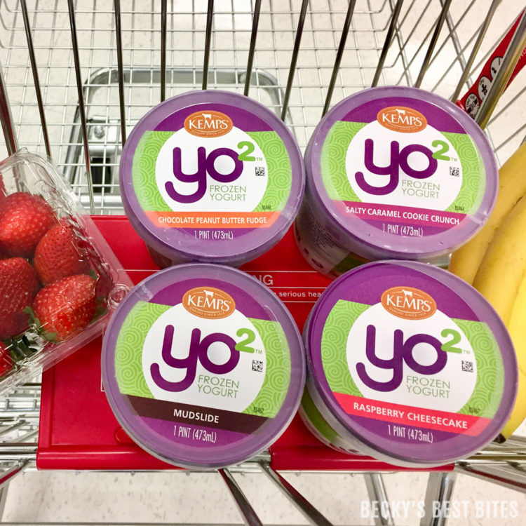 Kemps Yo² Frozen Yogurt Swirl Sandwiches are a fun and delicious way to indulge and treat yourself while not feeling guilty! Kemps Yo² has a clean label: NO high fructose corn syrup, NO artificial flavors, and NO artificial growth hormones! #ad #Yo2 #ItsTheCows | beckysbestbites.com