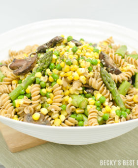 Sweet Corn and Spring Vegetable Pasta is a healthy vegetarian main dish or hearty side dish that pairs perfectly with grilled meats. Bright, colorful and packed with vitamins and nutrients from all those veggies, this pasta salad is a real winner! | beckysbestbites.com #SunshineSweetcorn #IC #ad