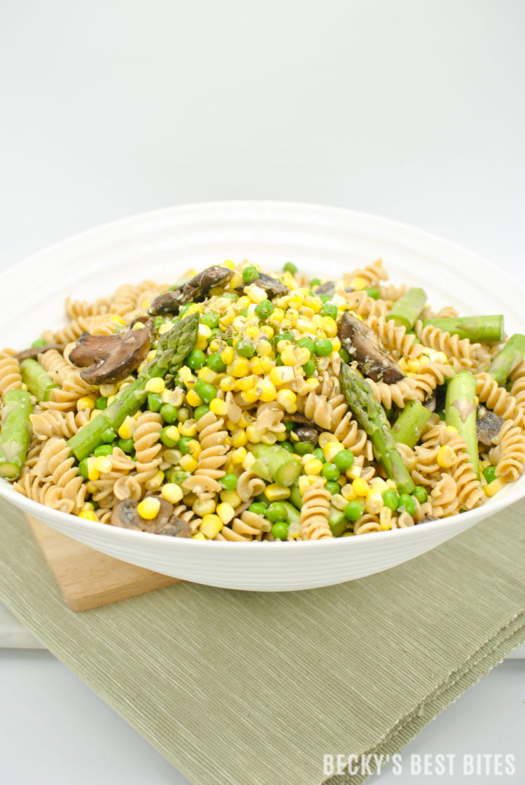 Sweet Corn and Spring Vegetable Pasta is a healthy vegetarian main dish or hearty side dish that pairs perfectly with grilled meats. Bright, colorful and packed with vitamins and nutrients from all those veggies, this pasta salad is a real winner! | beckysbestbites.com #SunshineSweetcorn #IC #ad