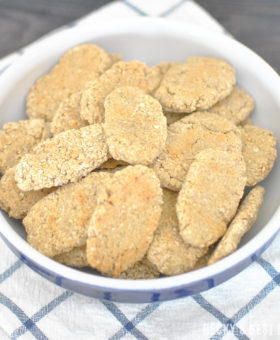 3 Ingredient Baby Teething Biscuits is a healthy and easy recipe for infants and toddlers. Oats, bananas and coconut oil combine with optional spices to make a yummy and cheaper alternative to commercial teether wafers. | beckysbestbites.com