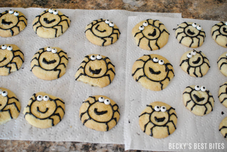 Easy Halloween Spider Cookies are a fun and festive treat made with Immaculate Baking Gluten Free Sugar Cookies. Let the kids help decorate as an entertaining after-school activity too! #ad #ImmaculateBaking | beckysbestbites.com