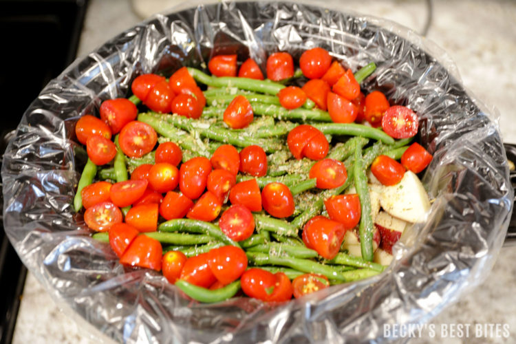 Slow Cooker Greek Chicken with Potatoes and Green Beans is an easy and healthy recipe perfect for a weeknight family meal.  You only need 10 minutes of morning prep and dinner will be waiting when you get home that evening :) | beckysbestbites.com