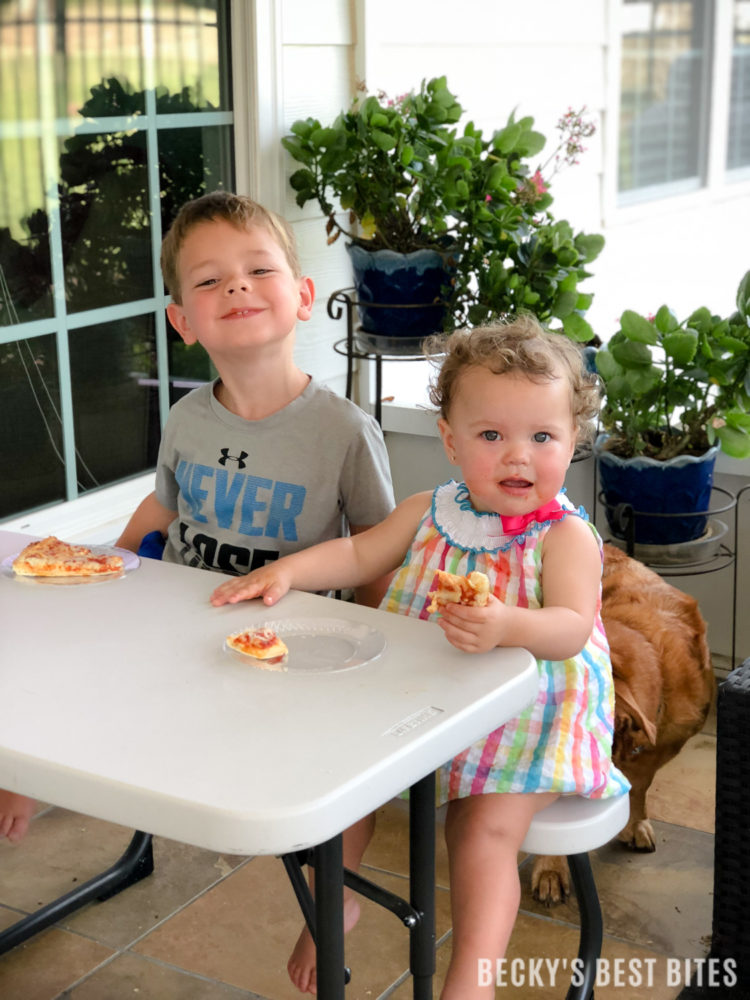 #ad Red Baron Pizza Night Solves Summer Chaos by providing a dinner solution that the whole family will love! Say good-bye to summertime mealtime battles now! #NeverFlySolo @RedBaronPizza | beckysbestbites.com